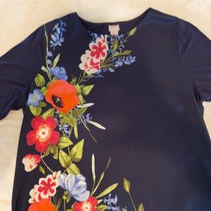 Chico’s XL SS polyester top.  Navy with floral side front accents never worn